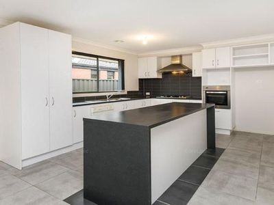 47 Balcombe Drive, Manor Lakes