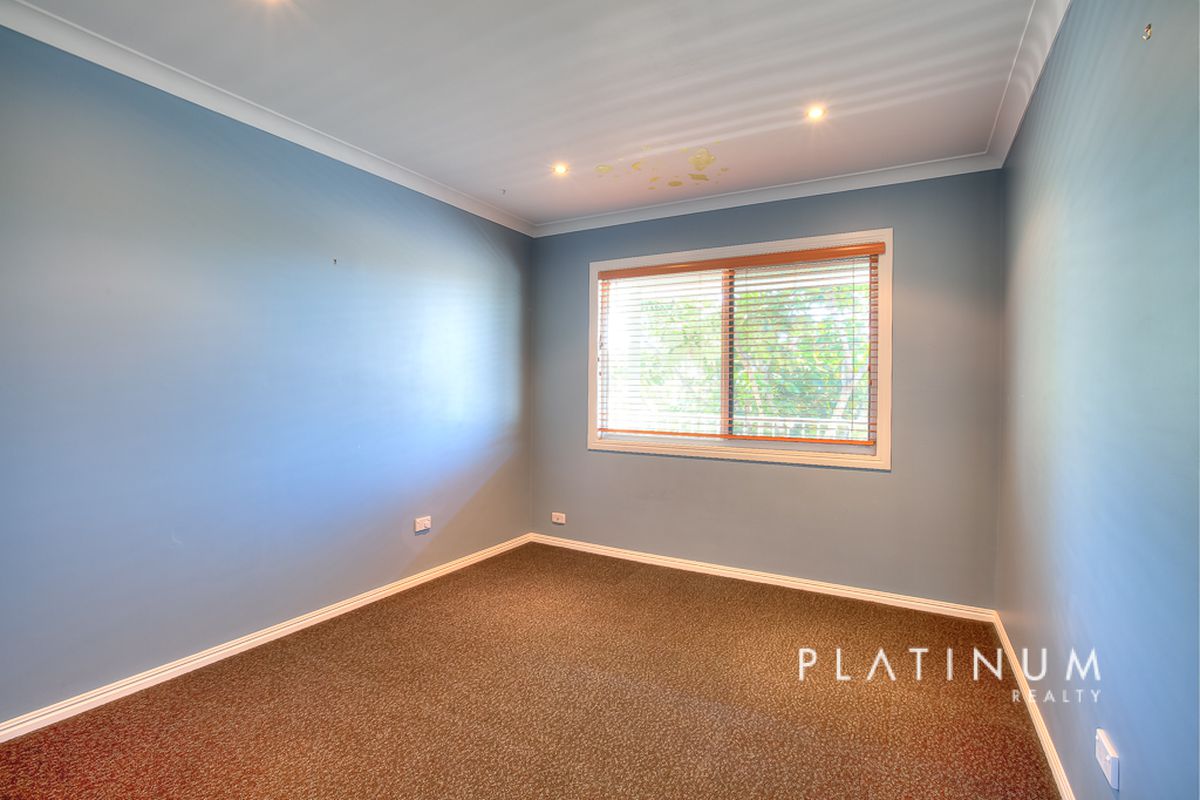 2 Dunbarton Avenue, Bundall