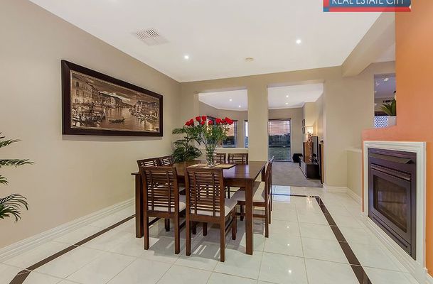 1 The Ridge, Oaklands Junction