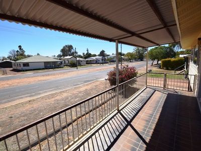 11 Brolga Street, Longreach