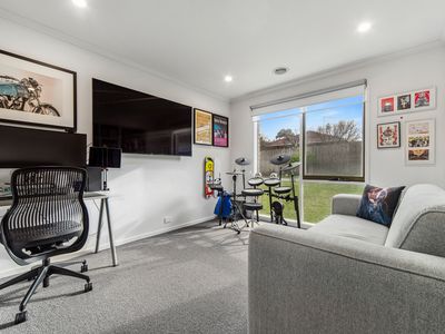 4 Cameron Court, Somerville