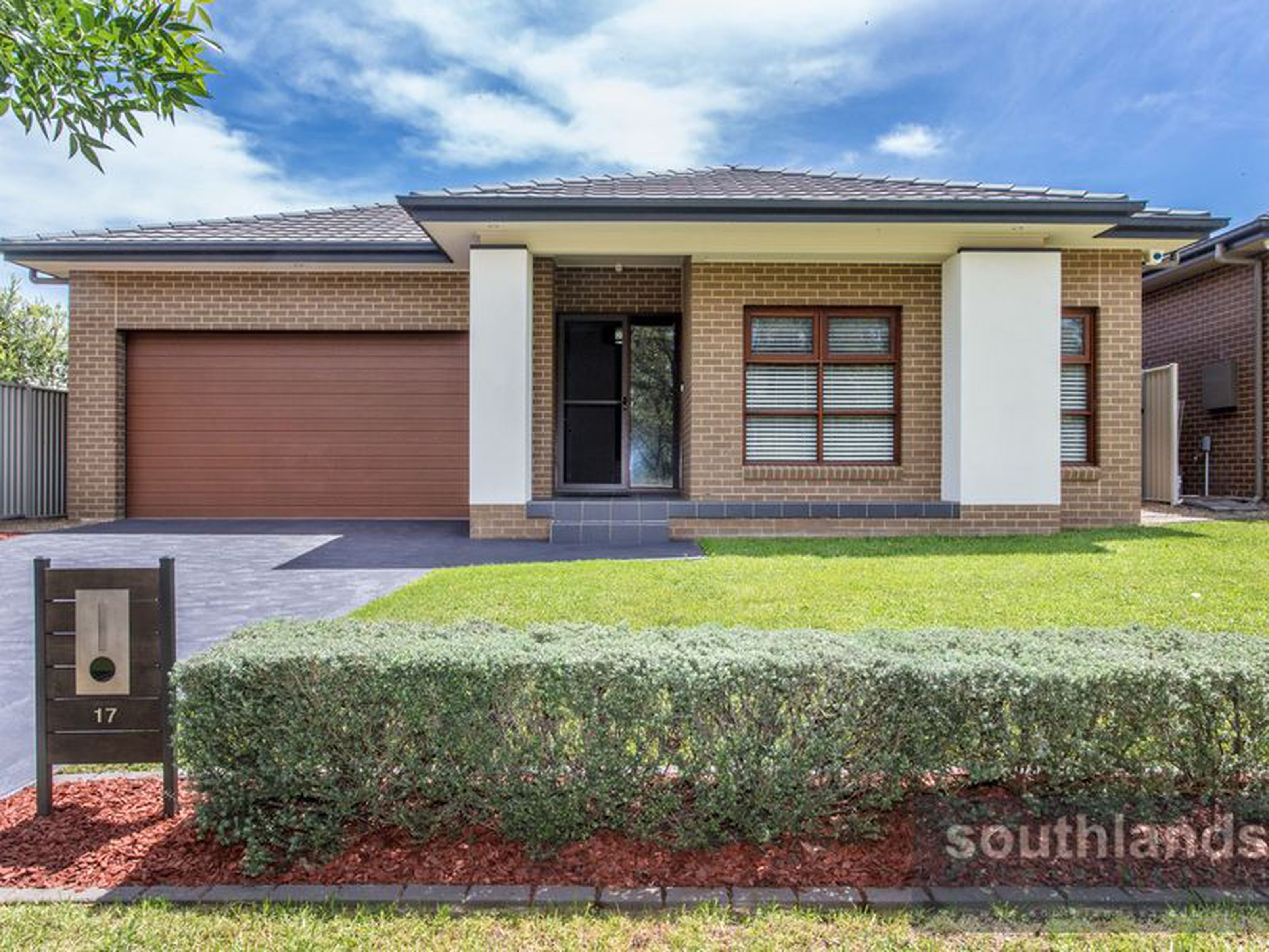 17 Equestrian Circuit, CLAREMONT MEADOWS