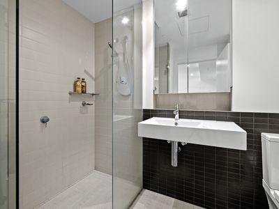 3B / 9 Waterside Place, Docklands