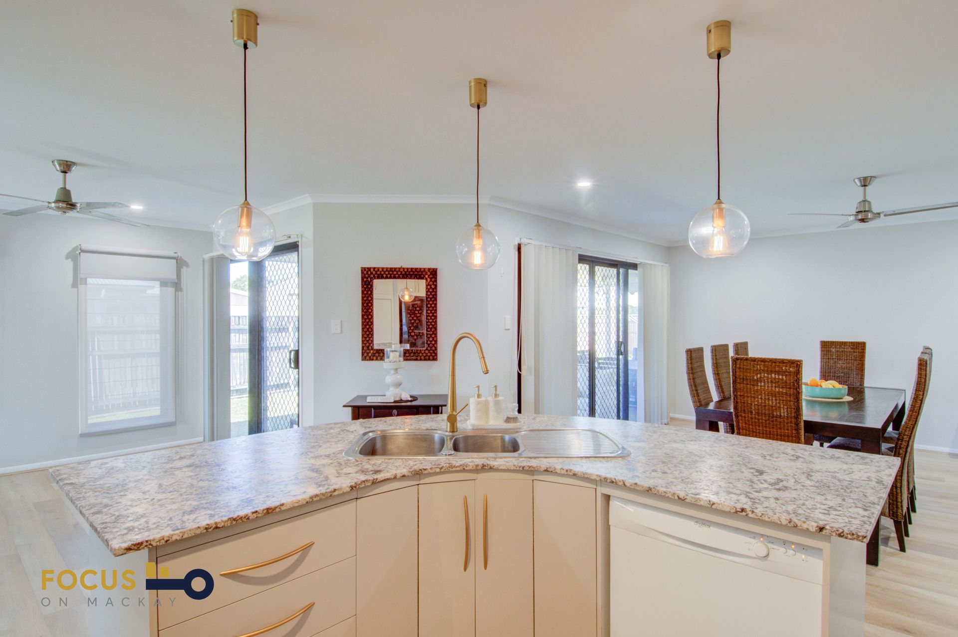 1 Kensington Court, Glenella