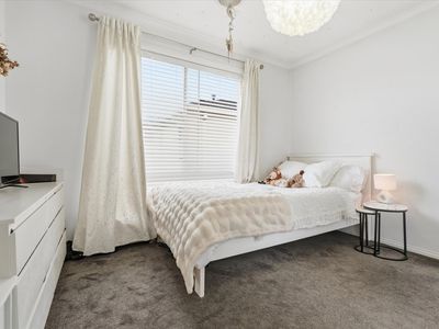 1 / 5 HOSKEN STREET, Altona Meadows