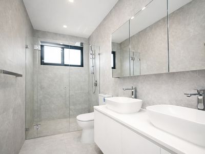 2 / 17 The Boulevarde, Lakemba