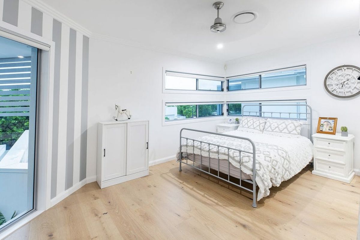 18 Onshore Place, Helensvale