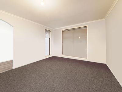 7 ROBERT CRESCENT, Wodonga