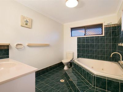 27 Passerine Drive, Rochedale South