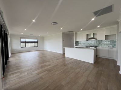 8 Kirkwood Place, Dubbo