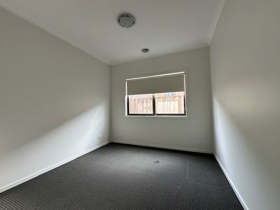 5 Hemingway Grove, Cranbourne West