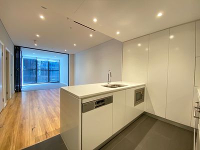 702 / 5 Wentworth Place, Wentworth Point