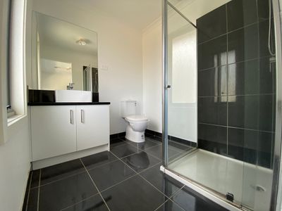 5 / 76 Purchas Street, Werribee