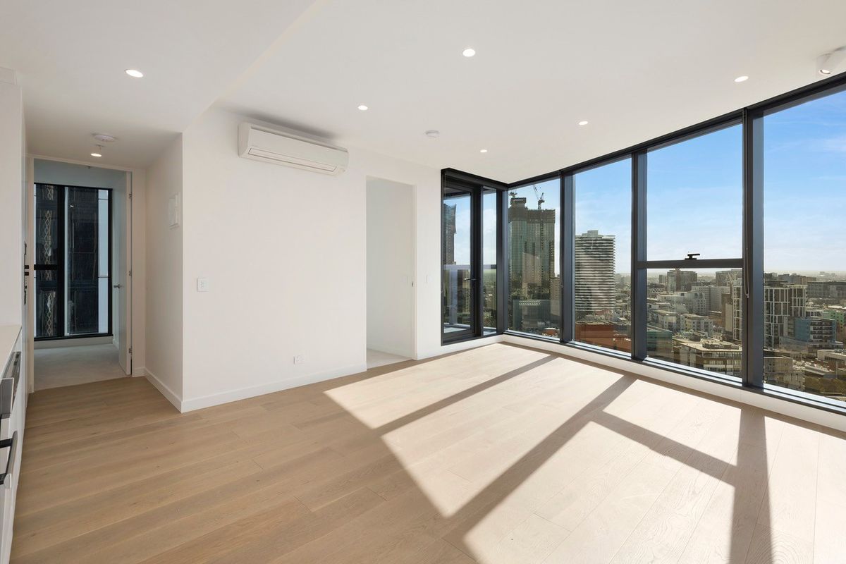 2004/23 Mackenzie Street, Melbourne