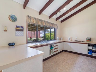 12 Cotswold Court, Rochedale South