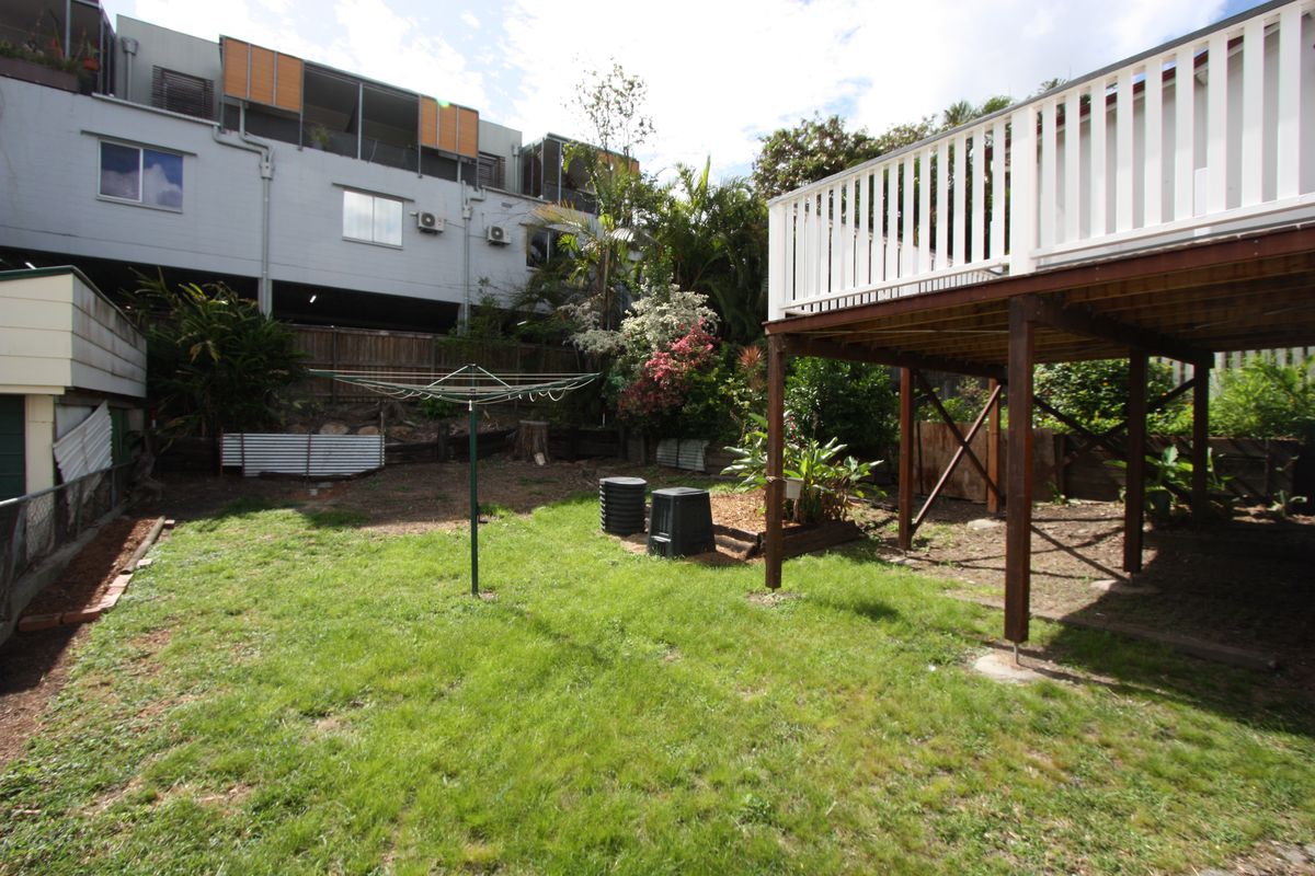 11 Egbert Street, West End