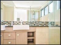9 / 10 Grand Parade, Kawana Island