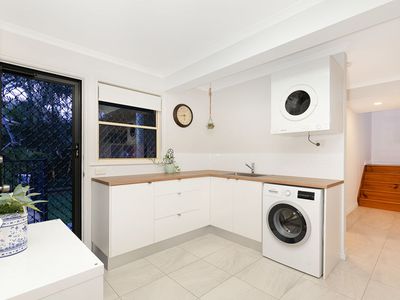 96 Raff Avenue, Holland Park