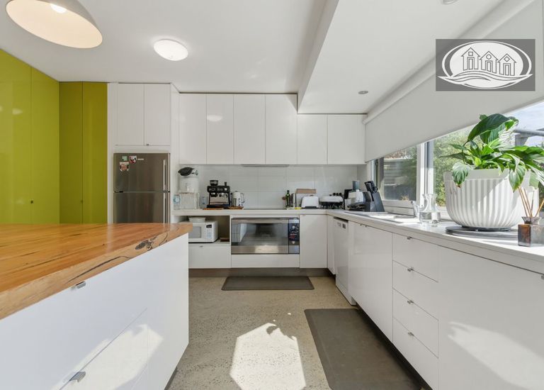 8 Aquarius Court, Portland North