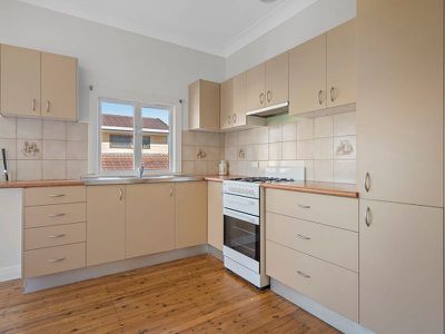 10 Whites Road, Manly West