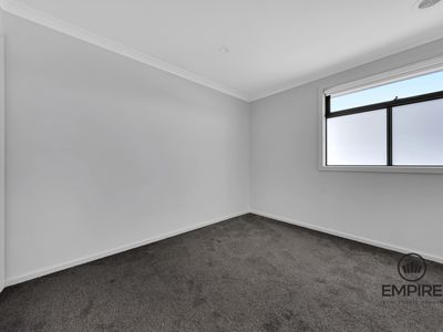 5 Lopes Walk, Clyde North
