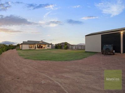 30 Shoalmarra Drive, Mount Low
