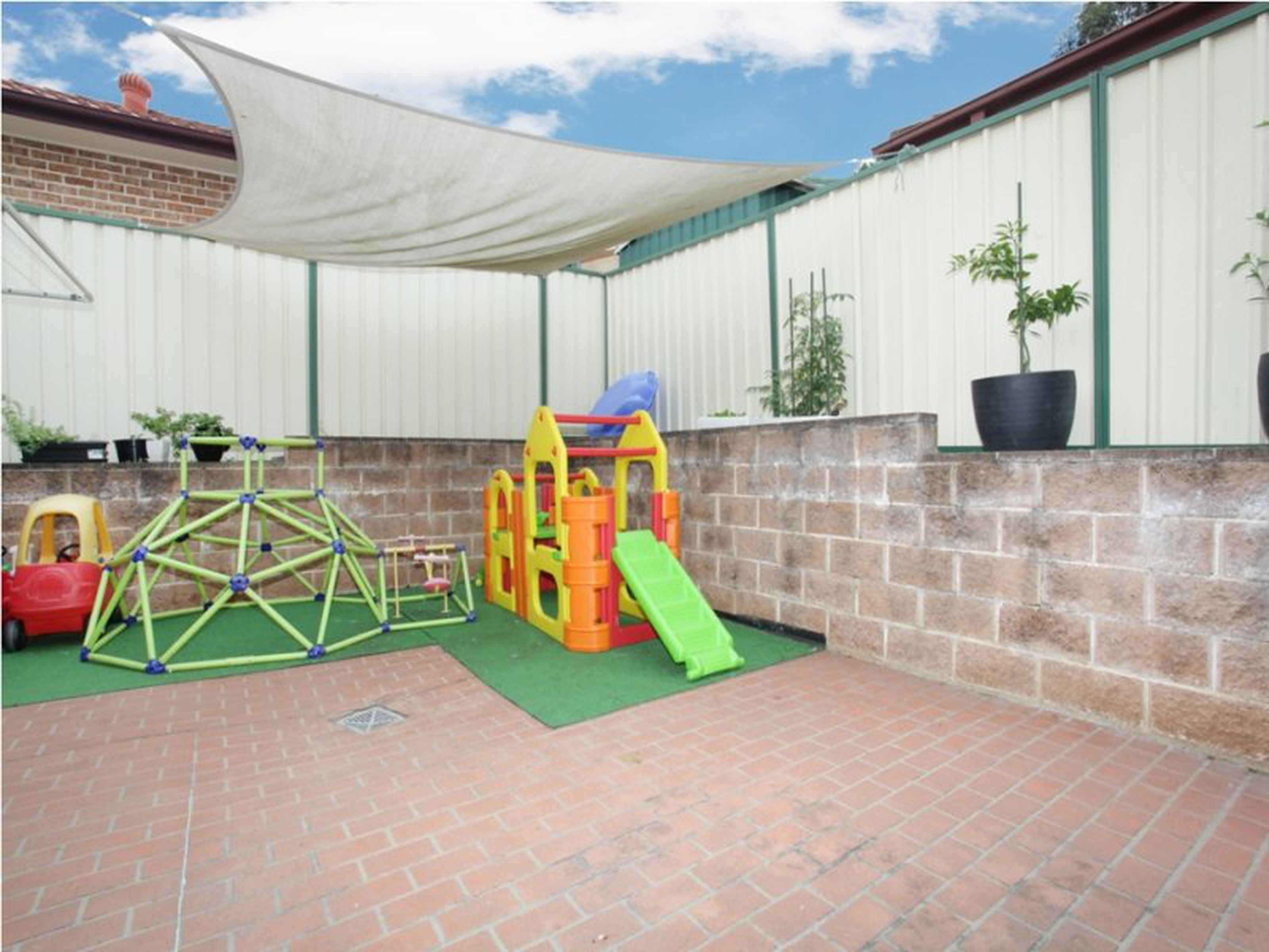 2 / 1 Barron Field Drive , GLENMORE PARK