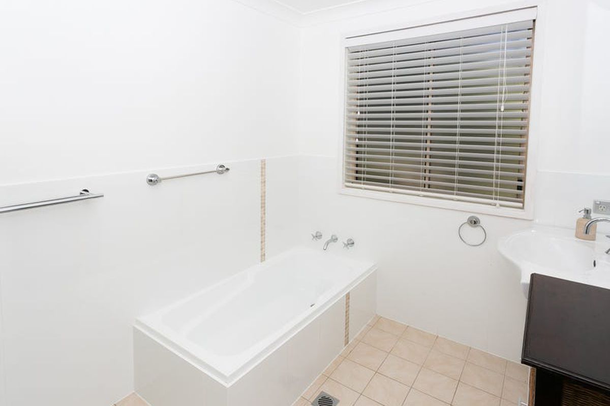 2 / 6 Bulli Place, Glenning Valley