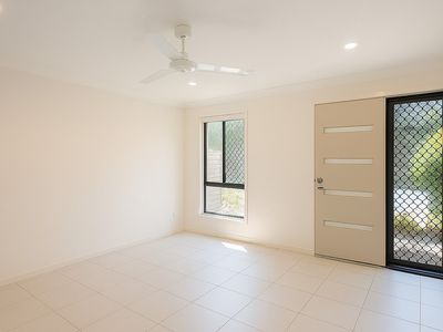 1 / 1 Goal Crescent, Griffin