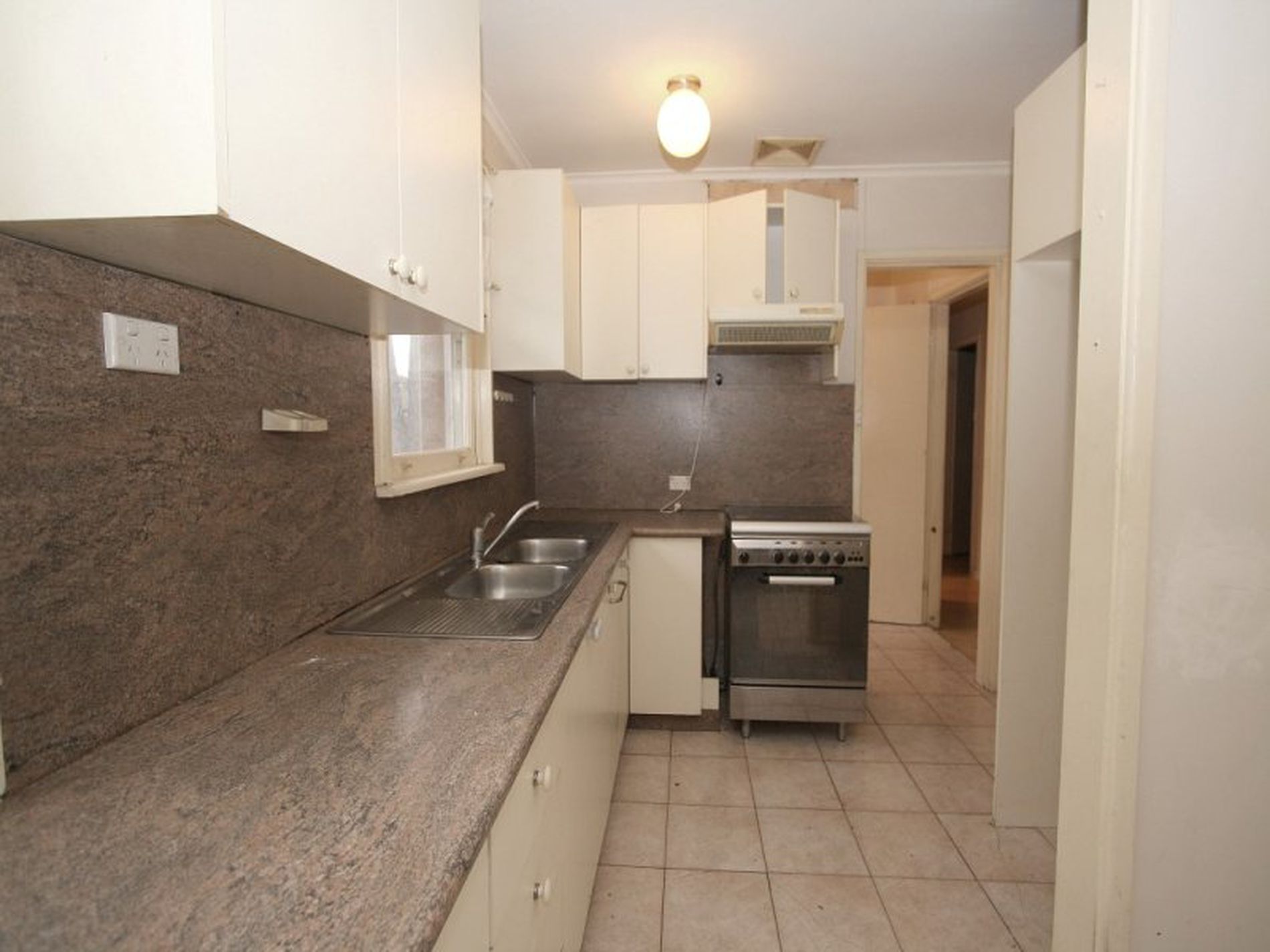 90 South Liverpool Road, Heckenberg