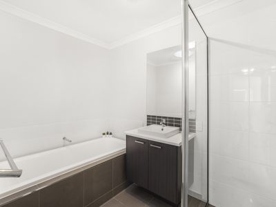12 Bessie Drive, Cranbourne West