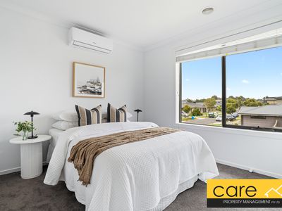 25 O'Meara Cres, Cranbourne East