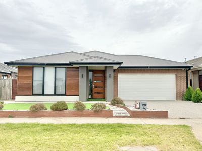 5 Medlar Avenue, Manor Lakes