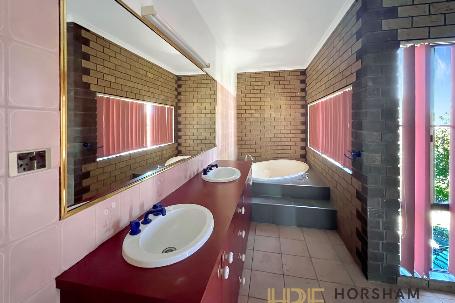 1 / 2 Byrne Street, Horsham