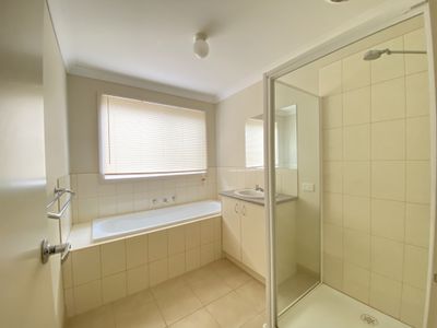 115 Rose Grange Boulevard, Tarneit