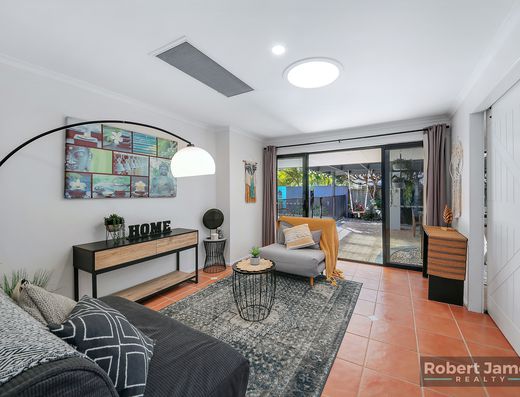 UNIQUE DUAL LIVING AT ITS BEST image 15