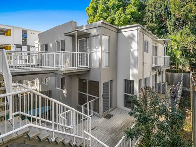 1 / 105 Sir Fred Schonell Drive, St Lucia