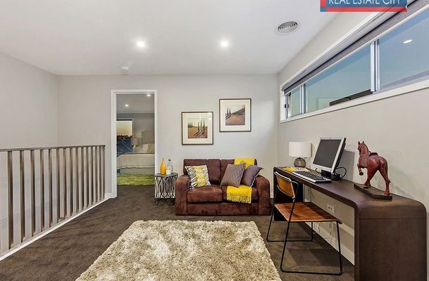 44 Perugia Avenue, Greenvale