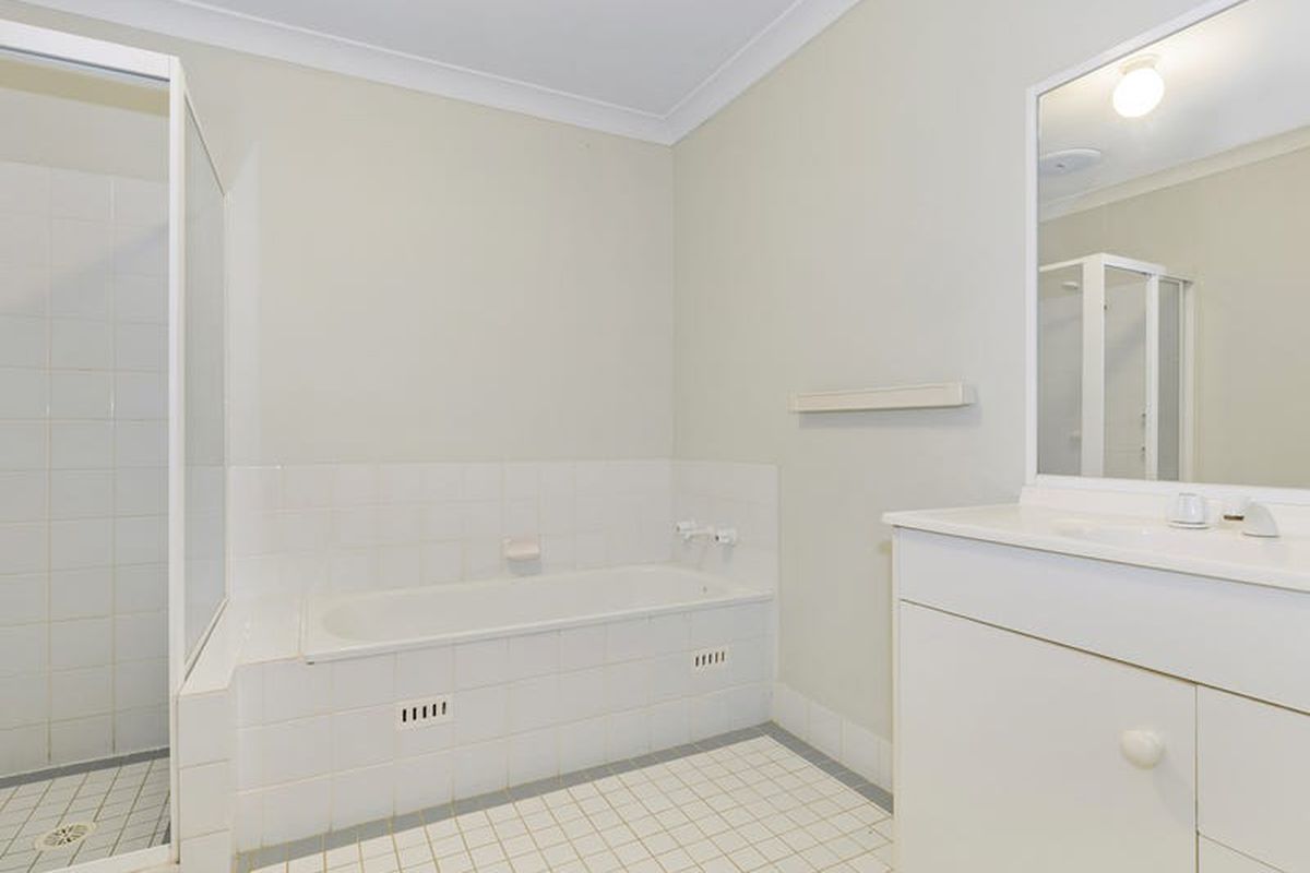 11A Castlereagh Crescent, Bateau Bay