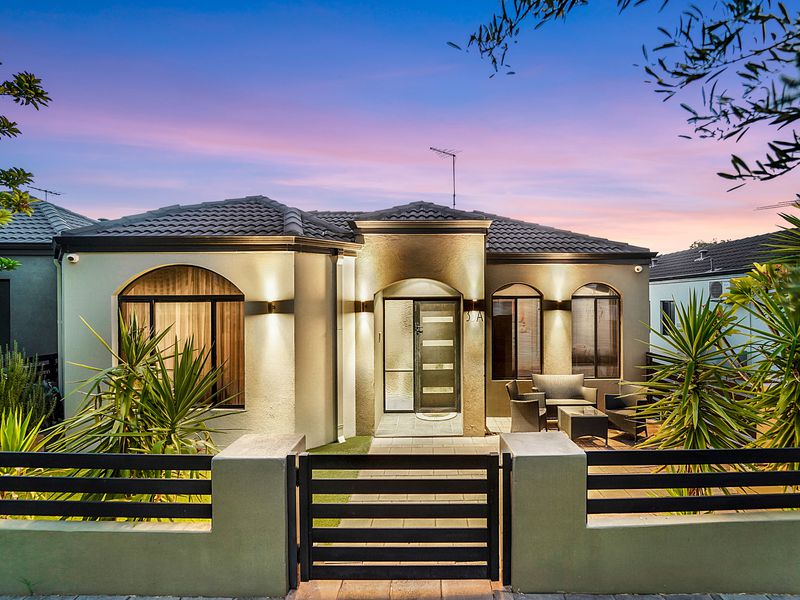 35A Hartfield Way, Westminster