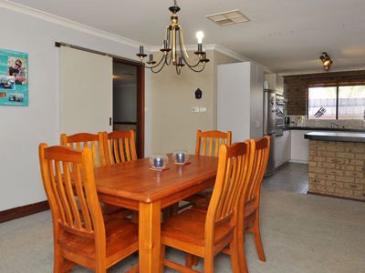 9 Compton Court, Hannans