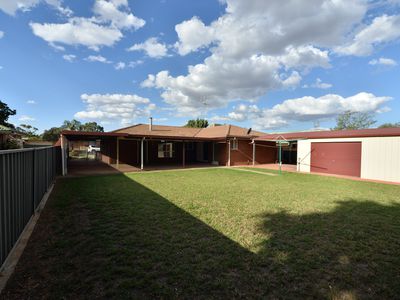 5 Ebelina Crescent, Parkes