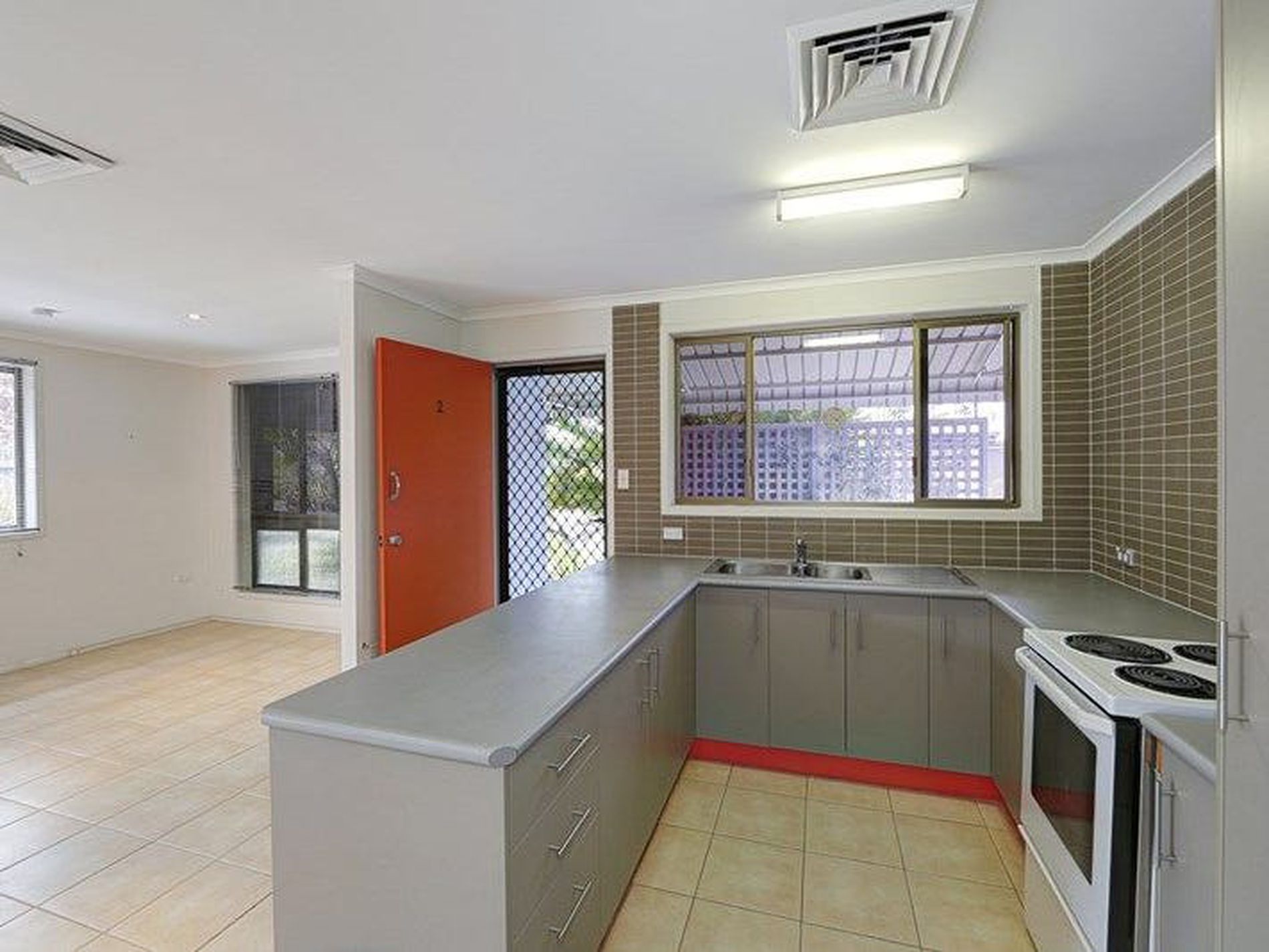 2 / 5 Newton Court, Bargara