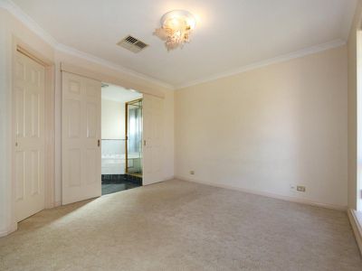 4 McGillivray Crescent, Somerville