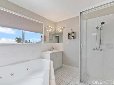 7 Awinya Court, Urraween