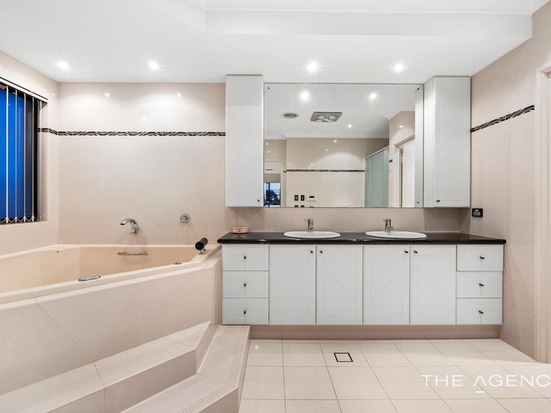 4 Sandford Avenue, Lake Coogee