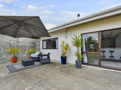 1 / 1 Windlesham Place, Wakefield