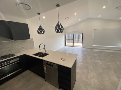 13 Landaise Rd, Austral