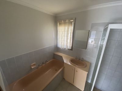 2 / 2 Maplehurst Avenue, Hoppers Crossing