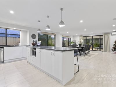 6 Ray Gardiner Vista, Tapping